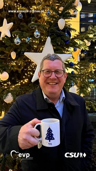 Das Weihnachtsfest steht vor der Tür 🎄 Jetzt, wo es in Brüssel ruhiger wird, und wir uns in die Feiertage verabschieden, möchte ich mich von Herzen bei euch allen für das Vertrauen, den Austausch und die Unterstützung bedanken, die ihr mir in diesem Jahr entgegengebracht habt🍀

Europa steht vor großen Aufgaben, ob in Landwirtschaft, Wirtschaft, oder der Sicherheit. Ich bin davon überzeugt davon, dass wir diese Herausforderungen nur gemeinsam bewältigen können. Genau deswegen ist Europa heute wichtiger denn je. Doch genauso wichtig wie die großen Fragen ist auch das, was vor Ort geschieht 🙌

🕯🕯🕯🕯 In diesem Sinne: Habt einen feinen vierten Advent und kommt gut in die Festtage! ⛄️
.
.
.
#froheweihnachten #weihnachtsgrüße #europagestalten #gemeinsamstark #regionenstärken #familie #weihnachtszeit #besinnlichetage #erfolgreiches2026 #zusammenhalt #stefankoehler #fuerslandunddieleut #europa #gemeinsamsindwirstark #entscheiden #machen #pause #vierteradvent #advent