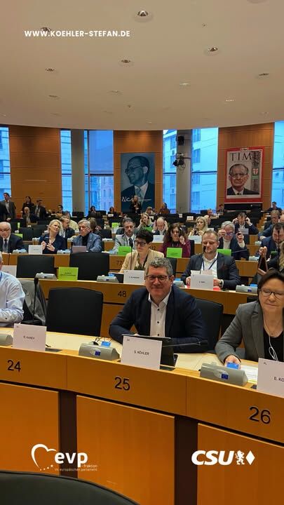 Dieses Jahr wird ein entscheidendes Jahr für die EU-Agrarpolitik in Brüssel. Wir stellen die Weichen für die Zeit nach 2027 🚜💨 Hinter den Kulissen laufen bei uns dazu die Vorbereitungen auf Hochtouren. Außerdem stehen wir im regen Austausch mit den anderen EU-Institutionen. 

Am Donnerstag haben wir im Agrarausschuss des EU-Parlaments gemeinsam mit Generaldirektorin Elisabeth Werner (Generaldirektion Landwirtschaft) zur den neuen Vorschlägen für die Gemeinsame Agrarpolitik (GAP) diskutiert 💬

Die neu vorgeschlagene Architektur der Agrarpolitik sieht eine Aufteilung der gesetzlichen Regelungen in mehrere Teile auf, in die Verordnung zu den Nationalen und Regionalen Partnerschaftsplänen (NRP) und die Verordnung zur Gemeinsamen Agrarpolitik (GAP). Da ist mir einiges noch nicht ganz klar und deshalb habe ich nachgefragt 📣
.
.
.
#stefankoehler #fuerslandunddieleut #gescheitepolitik #agrarpolitik #gap #mfr #gemeinsameagrarpolitik #zukunftderagrarpolitik #agri #ausschuss #evp #epp #csu #cducsu