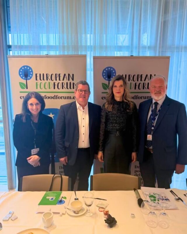 Der heutige Morgen begann mit einem Frühstück des @EuropeanFoodForum im Europäischen Parlament 🇪🇺

Gemeinsam mit Kollegin @biljana.borzan durfte ich die Veranstaltung eröffnen. Im Mittelpunkt stand der Austausch mit Dr. Nikolaus Kriz, dem Executive Director der Europäischen Behörde für Lebensmittelsicherheit (EFSA) 🔬

Diskutiert wurde die Rolle der EFSA für die Lebensmittelsicherheit in Europa sowie die Frage, wie sich Verfahren effizienter gestalten lassen, ohne die Unabhängigkeit der Behörde zu gefährden.

Gerade in einem sensiblen Bereich wie der Lebensmittel- und Verbrauchersicherheit braucht es klare, faktenbasierte Entscheidungen und verlässliche Verfahren.

Effizienz und Geschwindigkeit dürfen nicht zulasten der Qualität gehen ⚖️
.
.
.
#stefankoehler #csu #epp #evp #fuerslandunddieleut #gescheitepolitik #lebensmittelsicherheit #efsa #europa #europaparlament