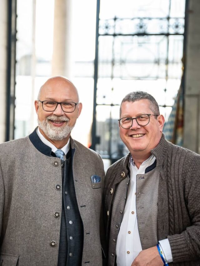 Bayerische Tradition mitten in Europa! 🍻🇧🇪🇪🇺

Gestern hieß es wieder „O’zapft is!“ beim Oktoberfest in Brüssel.

Eine schöne Gelegenheit, bei bayerischer Gastfreundschaft mit zahlreichen Kolleginnen und Kollegen aus Politik und Wirtschaft ins Gespräch zu kommen und den Austausch zwischen Bayern und Europa zu pflegen.

Vielen Dank für die Einladung und den gelungenen Abend! 🍻

📸 Bayerische Vertretung