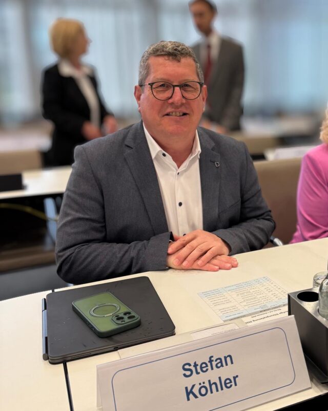 Heute durfte ich bei der konstituierenden Sitzung des Kreistags Aschaffenburg erstmals als Kreisrat vereidigt werden.
Ich freue mich auf die neue Aufgabe und darauf, mich künftig auch auf Kreisebene für unsere Heimat einzusetzen 🤝🇩🇪🇪🇺