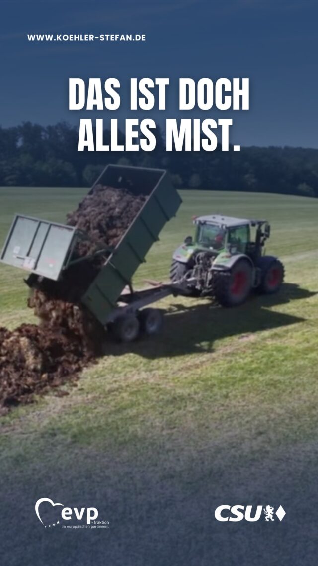 Ah sh*t, here we go again.
Im wahrsten Sinne des Wortes 💩🚜

Nach dem Silieren müssen die entzogenen Nährstoffe wieder auf die Flächen zurückgeführt werden. Deshalb wird der Stall ausgemistet und der Festmist anschließend als natürlicher Dünger auf den Feldern ausgebracht.

So funktioniert der Nährstoffkreislauf in der Landwirtschaft: Was vom Feld kommt, geht zurück aufs Feld 🌱🐄