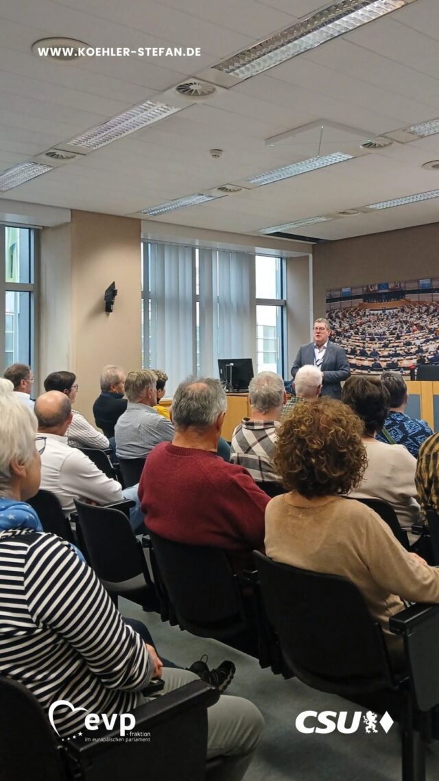 Diese Woche durfte ich gleich zwei Besuchergruppen in Brüssel begrüßen: den Kreisverband für Gartenbau und Landespflege Schweinfurt e.V. und den CSU-Ortsverband Wolframs-Eschenbach. 👏 🇪🇺

Herzlichen Dank für das Interesse und den angenehmen Austausch über Europa, Umweltschutz, Landwirtschaft und meine Tätigkeiten im Parlament. Ein Rundgang durch das Parlament und der Besuch der Besuchertribüne rundeten das tolle Programm ab. Wenn ihr ebenfalls an einem Besuch in Straßburg oder Brüssel interessiert seid, schaut gerne auf meiner Website vorbei:

👉 https://www.koehler-stefan.de/besuch-beim-europaeischen-parlament/ 

#eu #brüssel #europaparlament #besuchergruppe #schweinfurt #europaerleben #politikvermitteln #politikundpraxis #gescheitepolitik #fuerslandunddieleut #stefankoehler